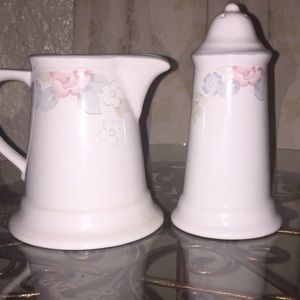 Pfaltzgraff WYNDHAM Creamer/ Shaker